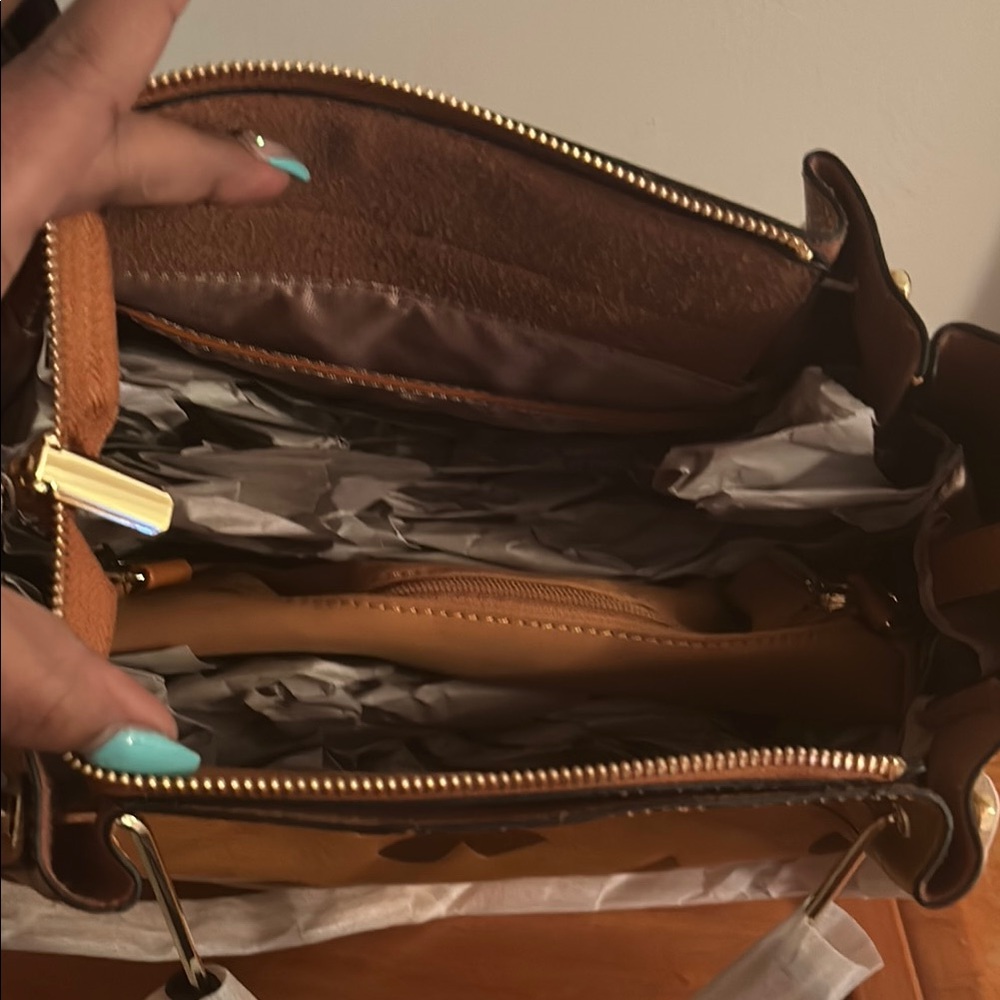 100% Vegan Handbag - Picture 5 of 8